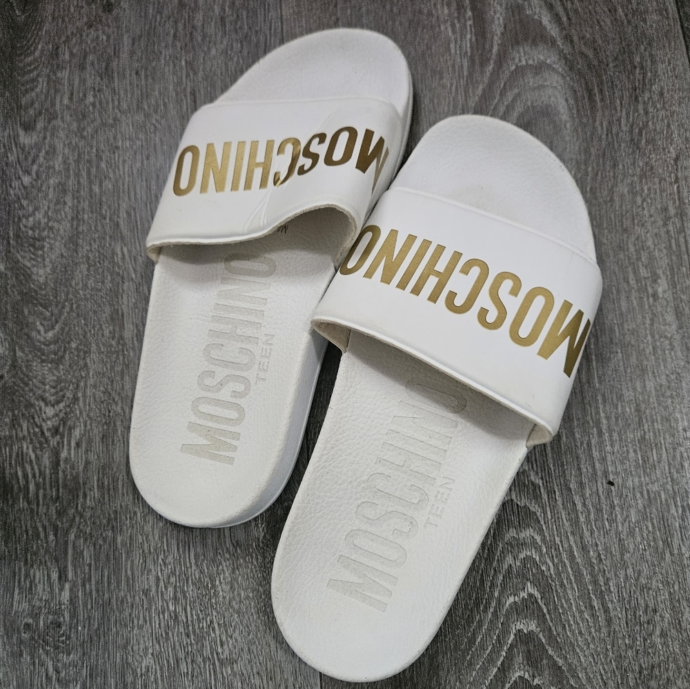 Moschino Slides